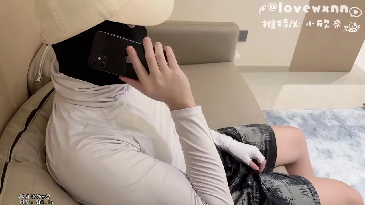 Xiao Xinnai as Kamisato Ayaka: Elegant Cosplay Temptation